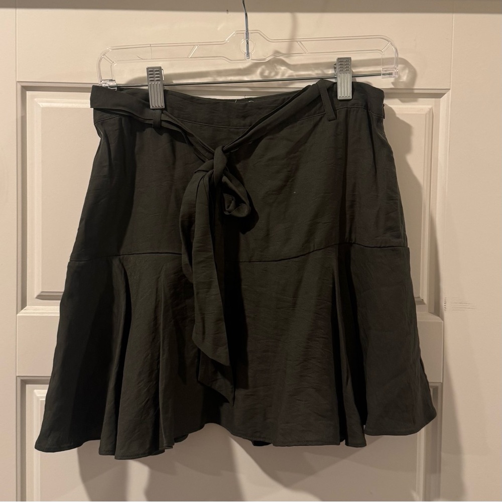 Grade & Gather Dark Green Fashion Skort Women’s Size Medium